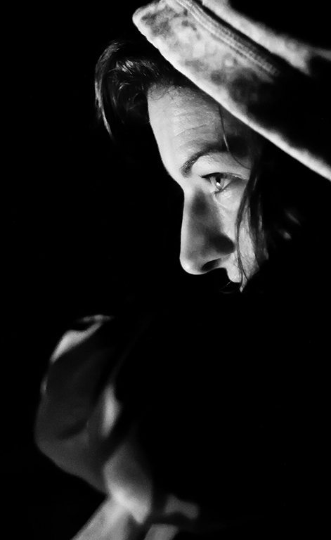 Portrait noir et blanc d'une femme